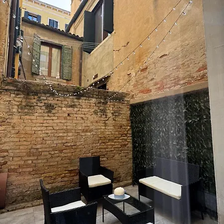 Calle De Le Pazienze *