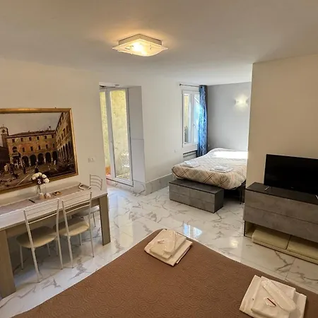 Calle De Le Pazienze * Veneza